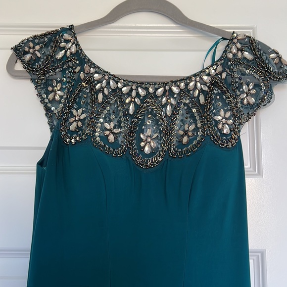 Hunter green elegant dress - Picture 2 of 4